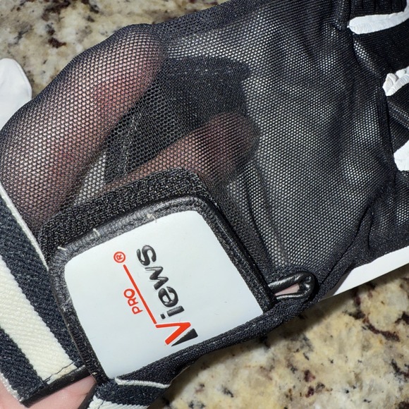 Pro Views leather golf gloves. One Medium One Large. New With Tags 5223 - Picture 3 of 9